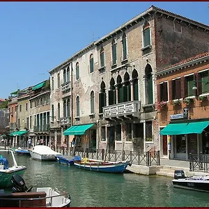 Odoni Aparthotel