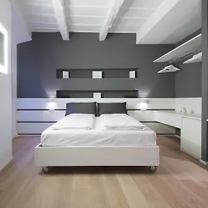 https://como-luxury-rooms.it-lombardy.com